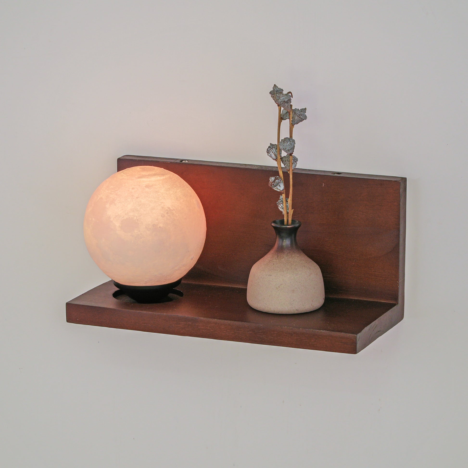 Kiven battery-powered wall lamp with shelf, cordless wall lamp, remote control, tricolor mode, farmhouse wall lamp with rechargeable dimming lamp, suitable for bedroom, living room and office
