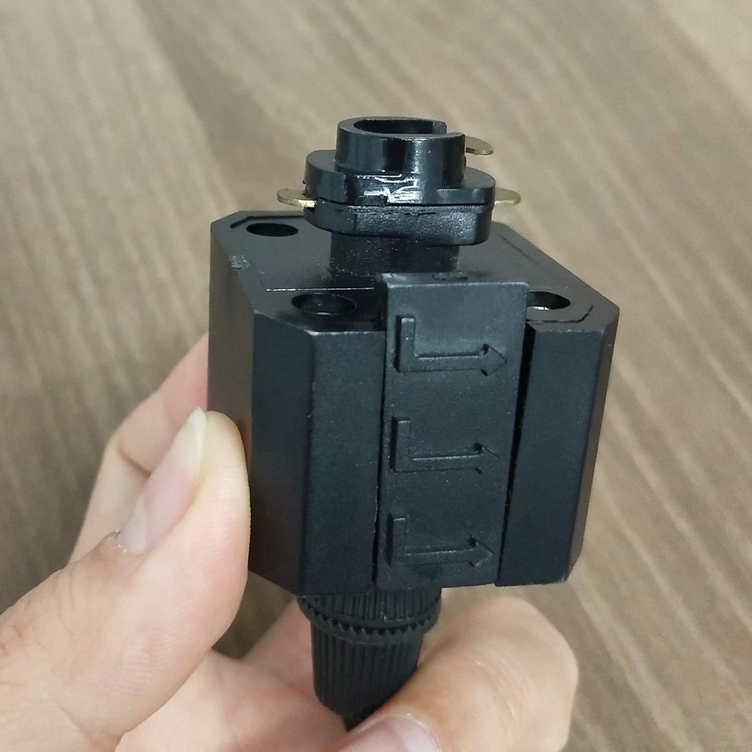 Black H-Track Light Connector for DIY lighting projects, with PC material, featuring arrows indicating connection direction