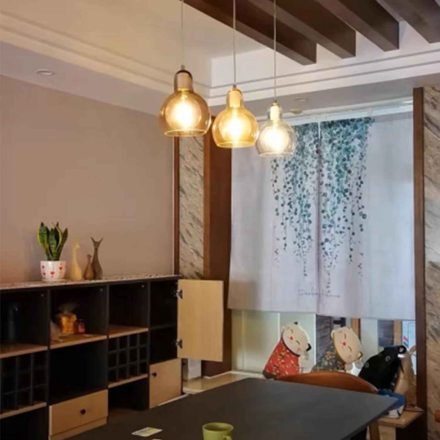 Kiven pendant lights, gold glass shades, modern design, ideal for kitchen, bedroom, or shop lighting.