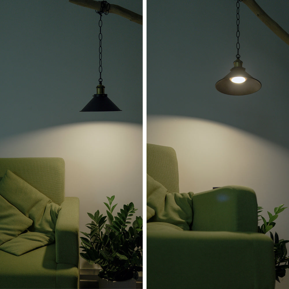 Battery LED Puck Bulb E26 Lamp Holder with Remote Control