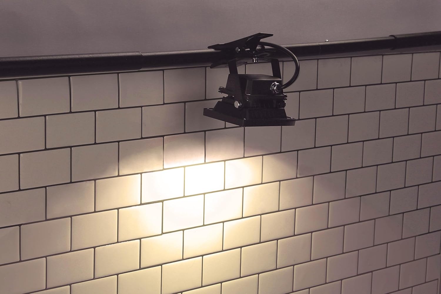 Kiven 5W IP65 Waterproof LED Clip Spotlight - For Pool, Backyard, Garage, Hallway