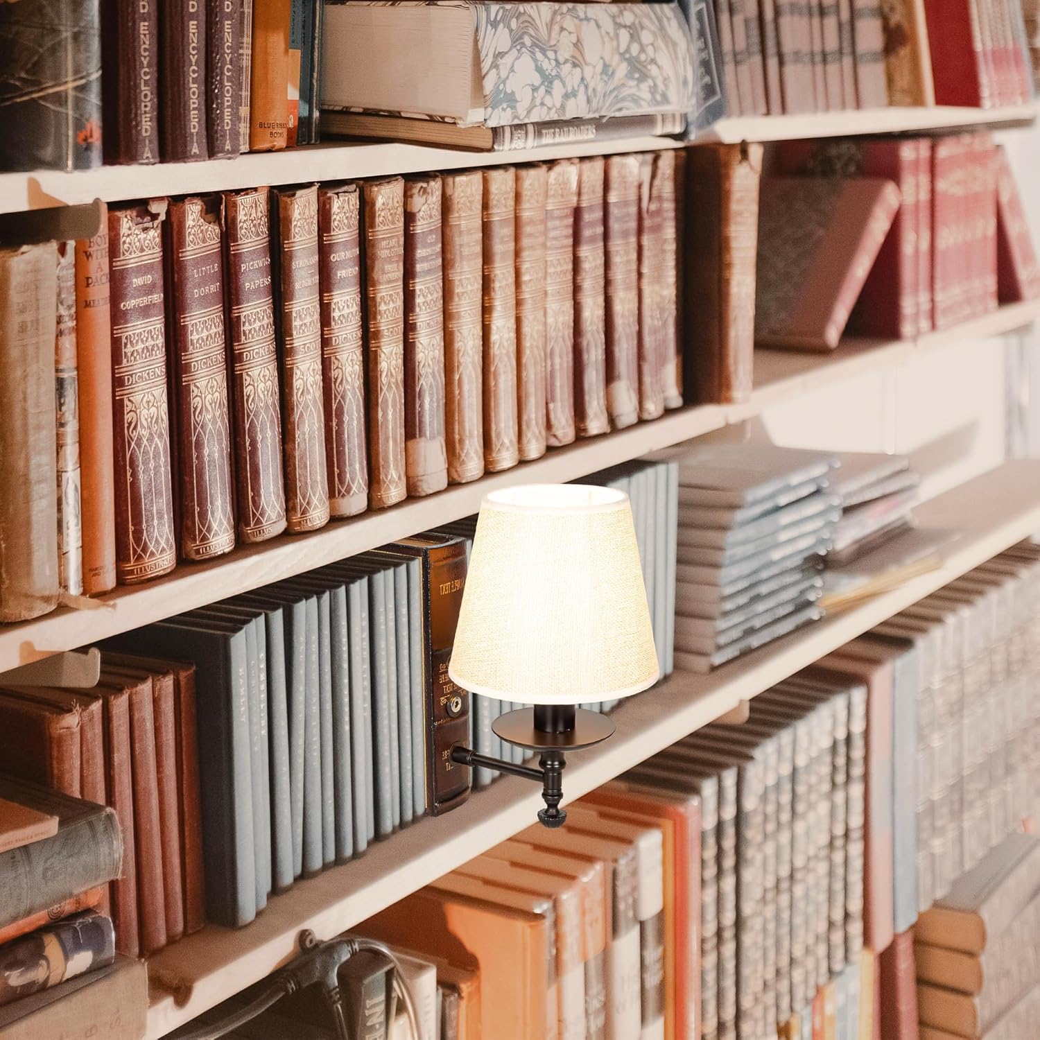 Kiven Cordless Bookshelf Lamp, Set of 2 Rechargeable Book Shelf Lamps 2700K Warm White, Farmhouse Decorative Bookend with Fabric Lampshade, Cordless Table Lamps for Bedside Shelf Home Decor Office