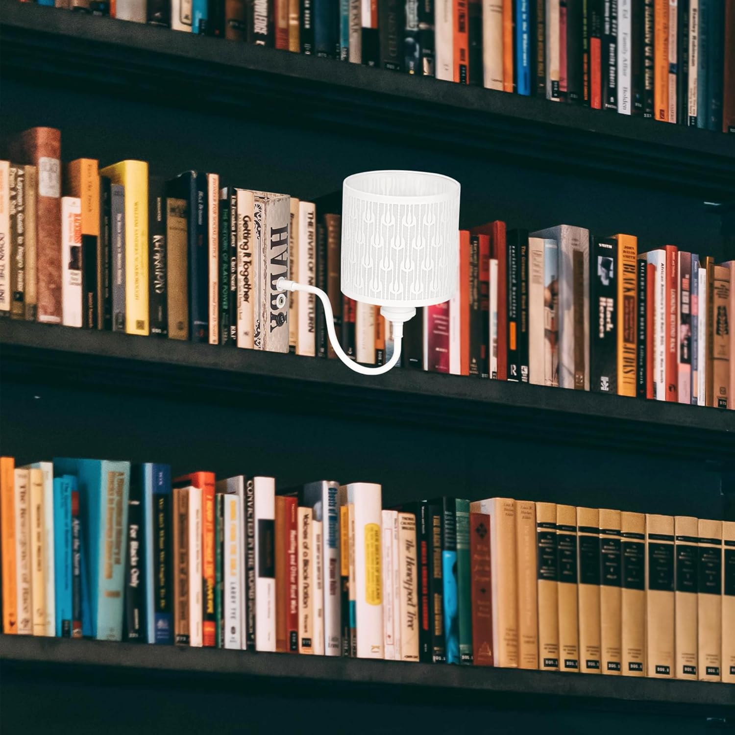 Kiven Cordless Bookshelf Lamp, Rechargeable Bookcase Lighting with Iron Lampshade, Farmhouse Decorative Bookend, Cordless Table Lamp for Bedside Bookshelf Cabinet Home Decor DZ0477W