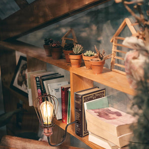 Kiven industrial table lamp with Edison bulb, rusty red finish, bookshelf decor for farmhouse home.