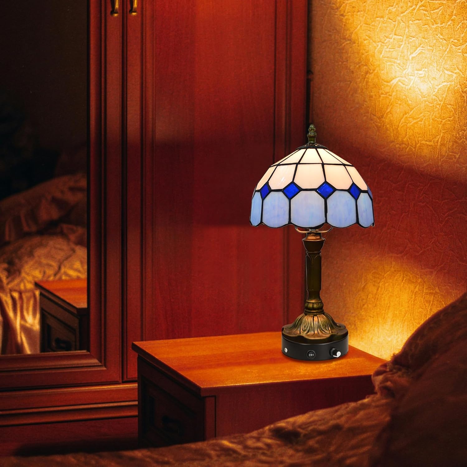Kiven Battery Operated Tiffany Table Lamp, Dimmable Stained Glass Wireless Desk Lamp with Remote, 5V Portable Nightstand Light for Bedroom & Living Room