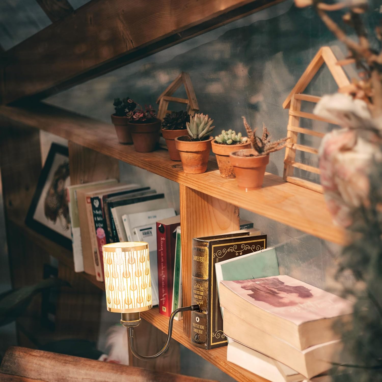 Kiven Cordless Bookshelf Lamp, Rechargeable Bookcase Lighting with Iron Lampshade, Farmhouse Decorative Bookend, Cordless Table Lamp for Bedside Bookshelf Cabinet Home Decor DZ0472