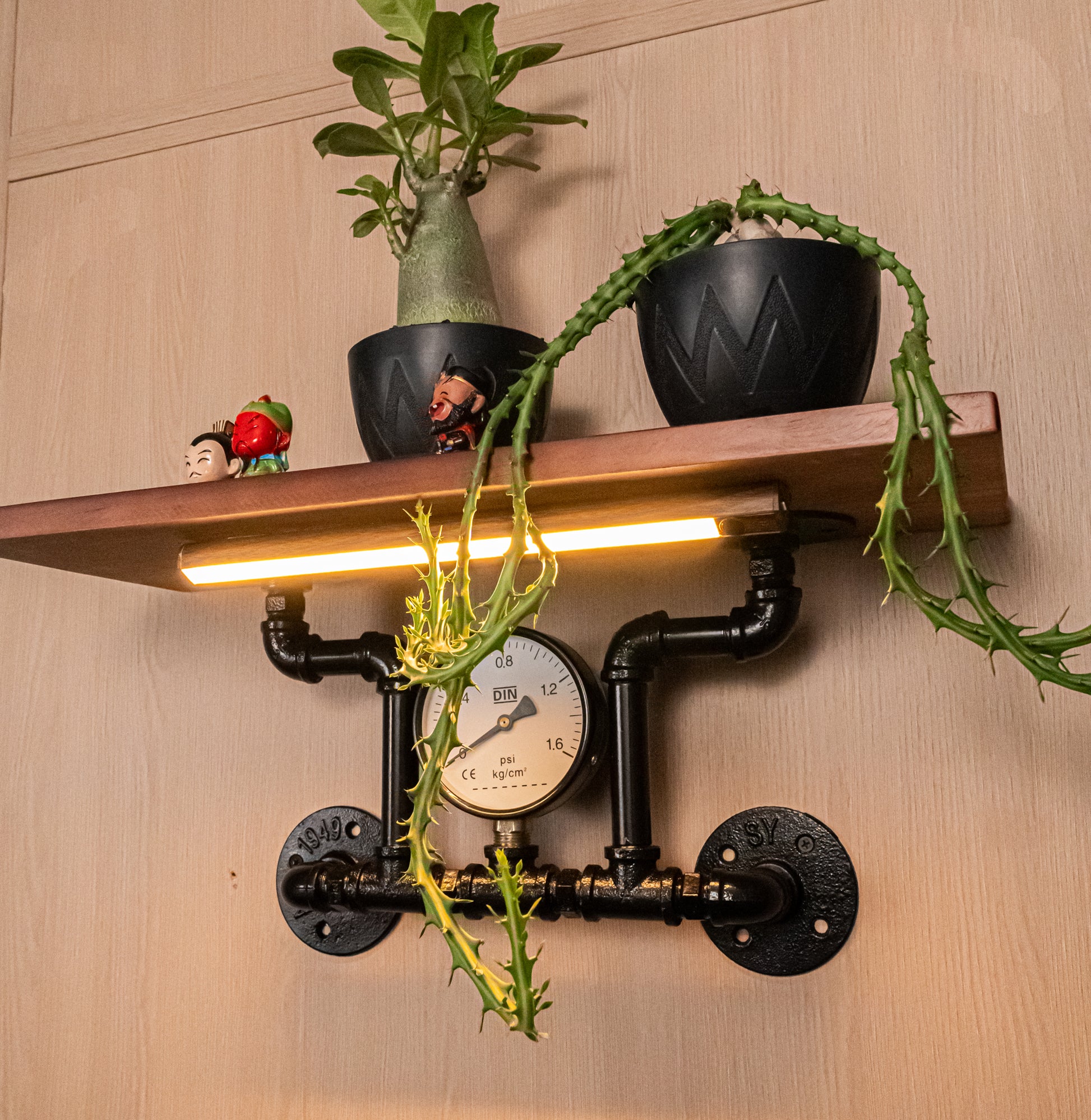 Touchless switch, rechargeable dimmable lamp, industrial-style pipe wall shelf decorative single-line solid wood shelf / wall-mounted shelving rack.