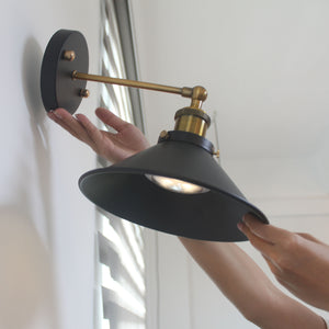Battery LED Puck Bulb E26 Lamp Holder with Remote Control