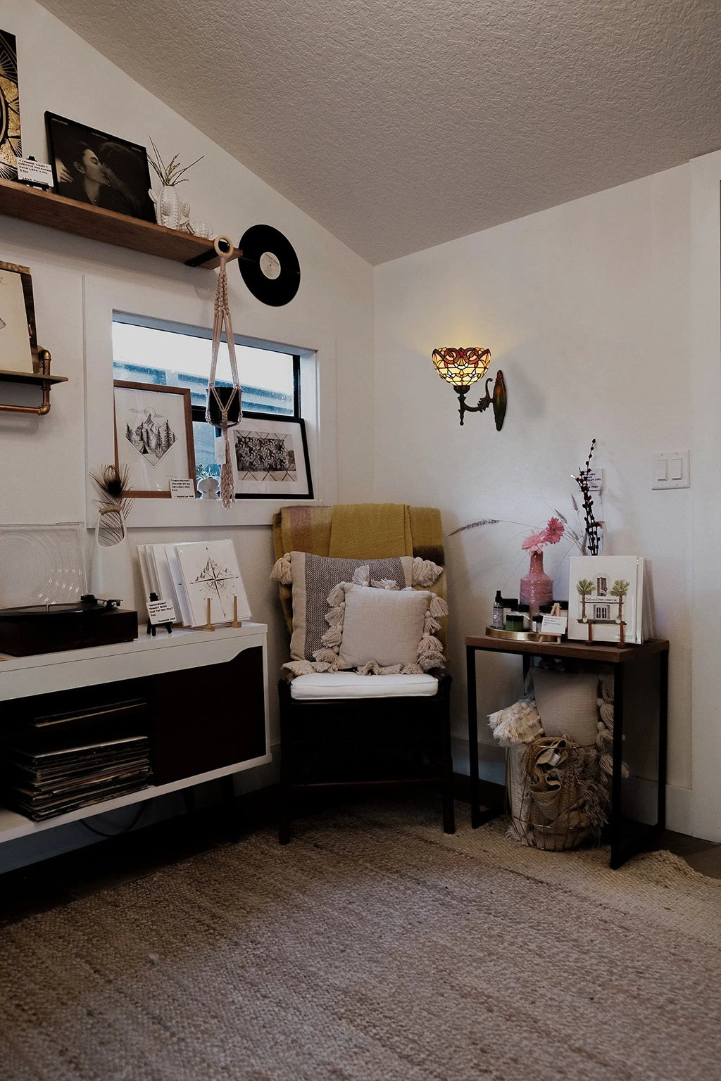 Kiven 1/2 - Pack RGB Color - Changing Wall Sconces with Remote Control, Rechargeable Battery - Powered, Dimmable Tiffany Handmade Light Fixtures - Bulbs Included, Ideal for Dorm, Store, Bedroom, Loft & Corridor