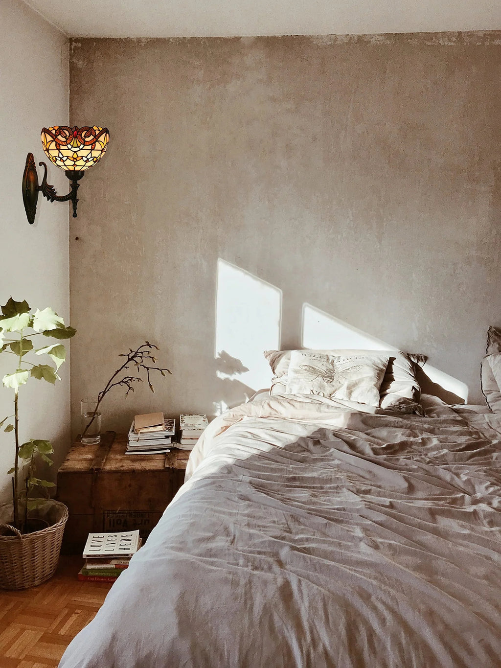 Kiven 1/2 - Pack RGB Color - Changing Wall Sconces with Remote Control, Rechargeable Battery - Powered, Dimmable Tiffany Handmade Light Fixtures - Bulbs Included, Ideal for Dorm, Store, Bedroom, Loft & Corridor