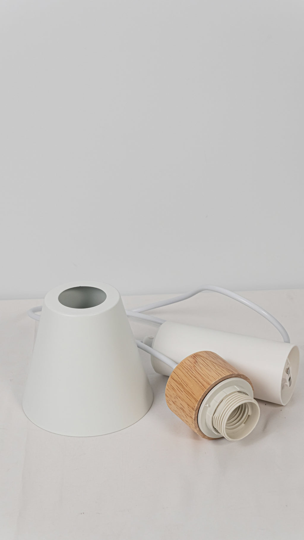 Kiven Lighting Plug-in pendant light installation guide, easy install with included mounting hardware, chain, and cord.