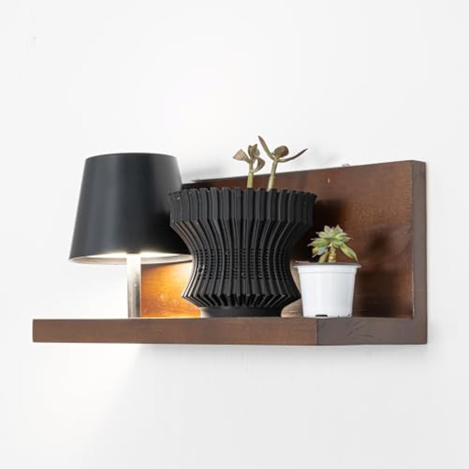 Kiven battery-powered wall lamp with shelf, cordless wall lamp, remote control, tricolor mode, farmhouse wall lamp with rechargeable dimming lamp, suitable for bedroom, living room and office.