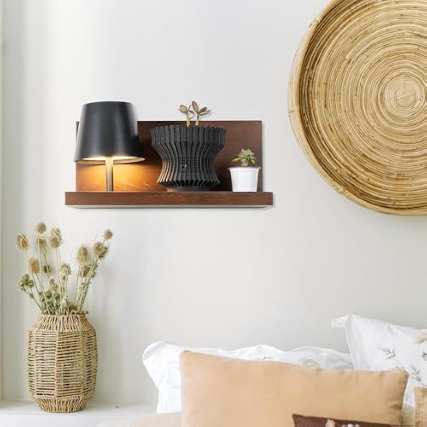 Kiven battery-powered wall lamp with shelf, cordless wall lamp, remote control, tricolor mode, farmhouse wall lamp with rechargeable dimming lamp, suitable for bedroom, living room and office.